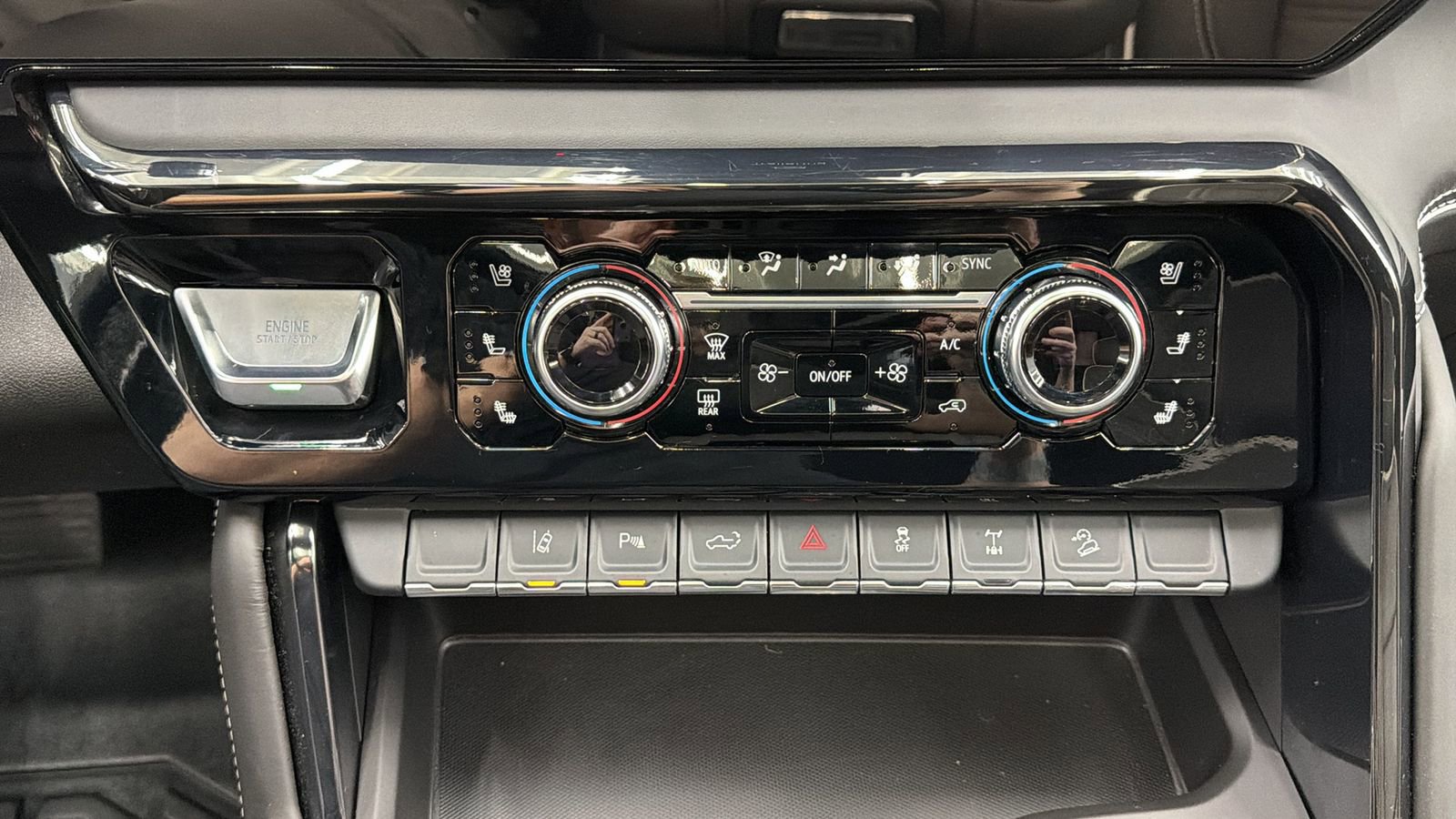 Used 2024 GMC Sierra 2500 AT4X image 25