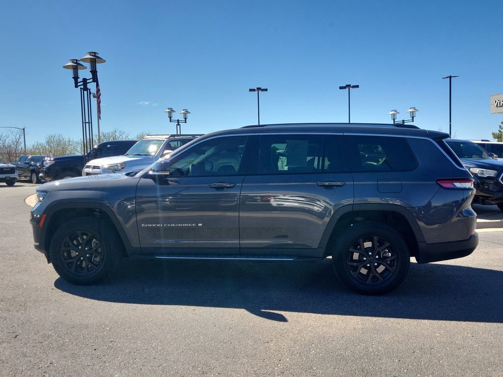 Used 2023 Jeep Grand Cherokee L Limited w/ Luxury Tech Group II image 7