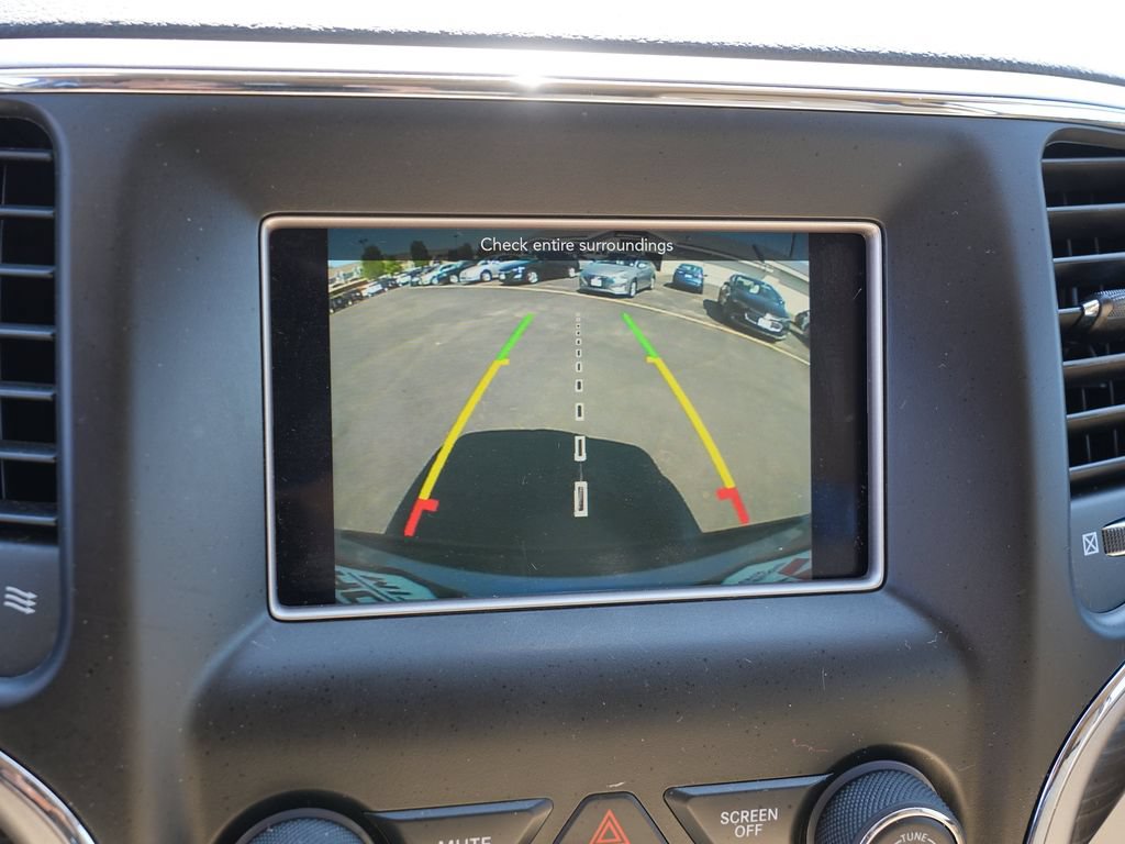 Used 2019 Jeep Grand Cherokee Laredo AWD/4WD image 27