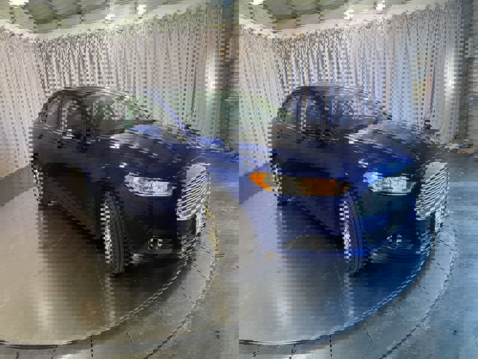 Used 2015 Ford Fusion SE w/ Equipment Group 201A image 2