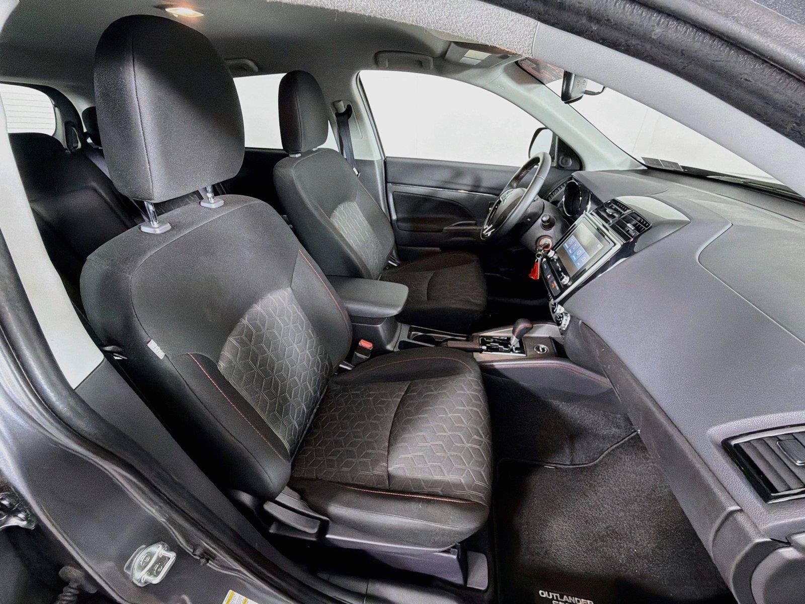 Used 2025 Mitsubishi Outlander Sport LE AWD/4WD image 30