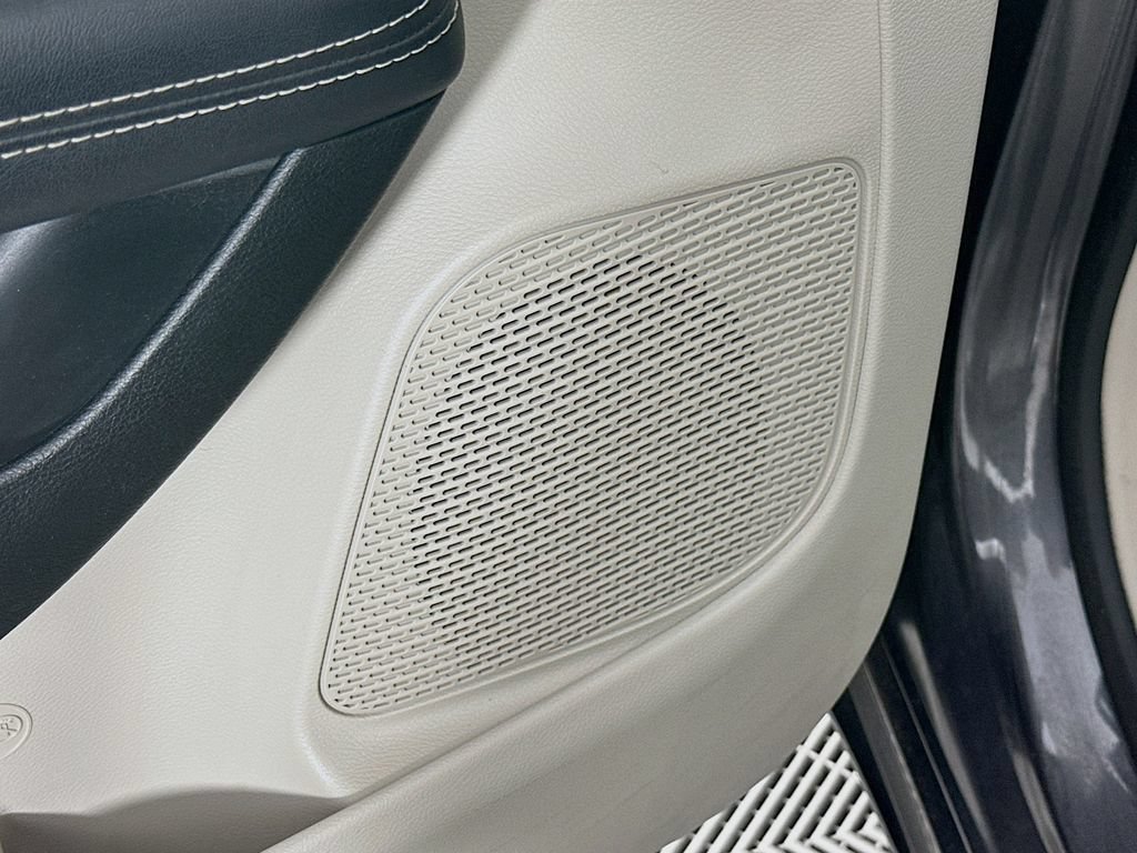 Certified 2023 Chrysler Voyager LX FWD image 27