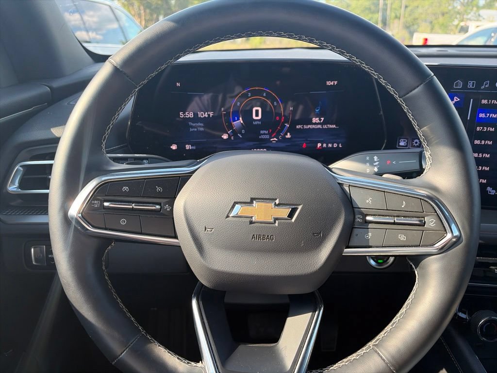 Used 2025 Chevrolet Traverse LT FWD image 17