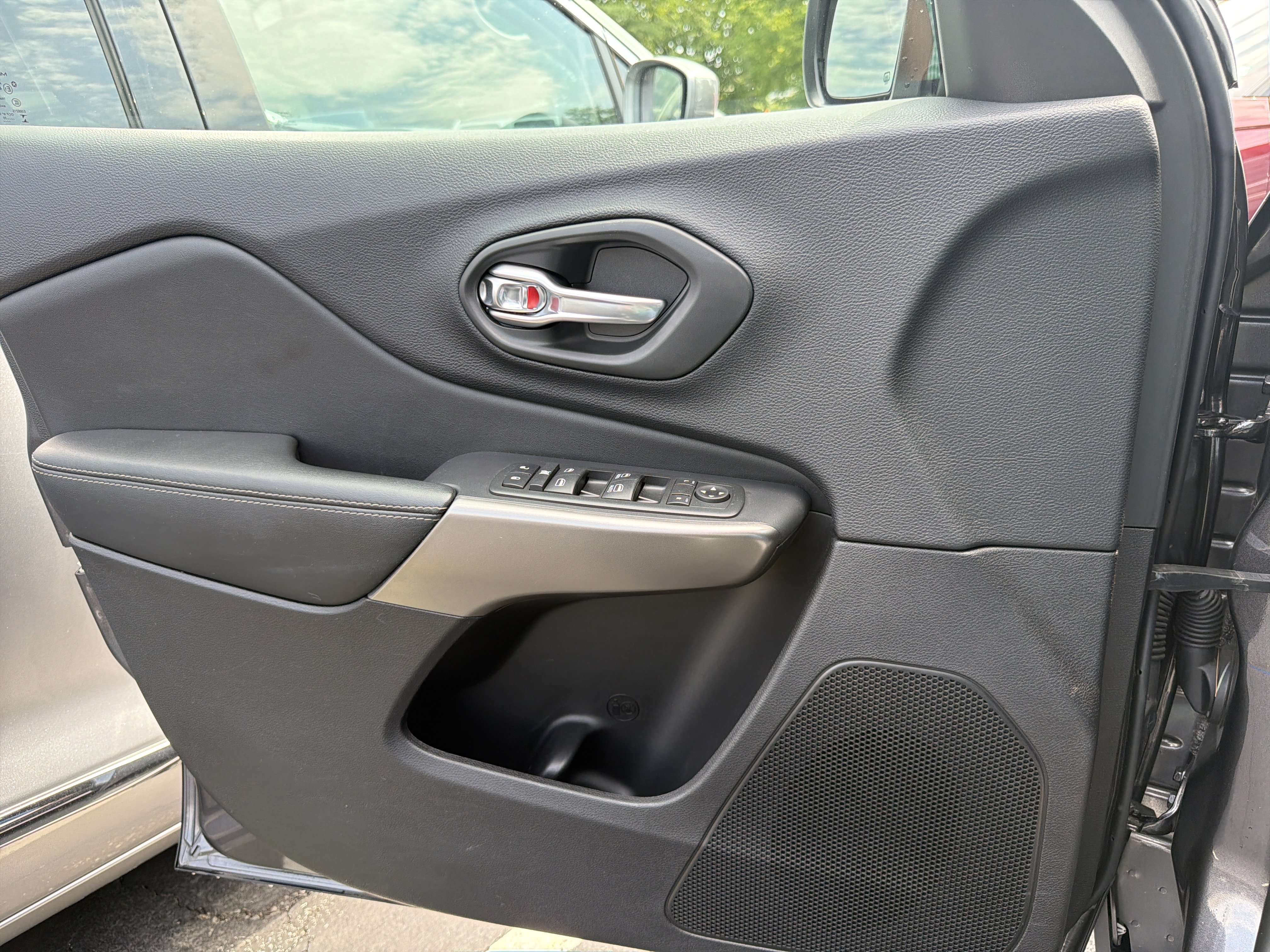 Certified 2020 Jeep Cherokee Latitude Lux w/ Quick Order Package 26H Lux AWD/4WD image 27