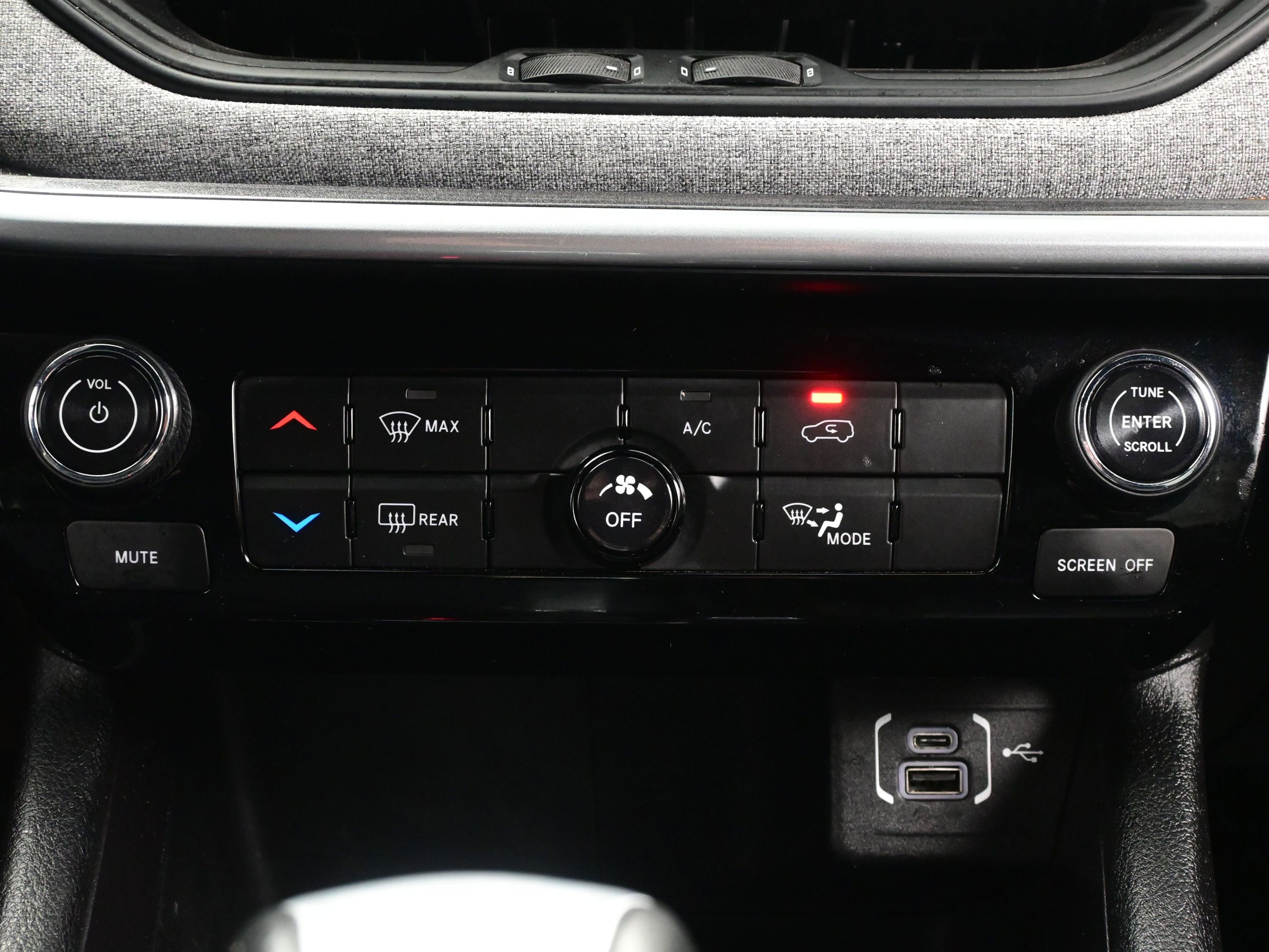 Used 2023 Jeep Compass Latitude image 20