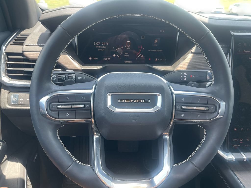 Used 2025 GMC Acadia Denali AWD/4WD image 18