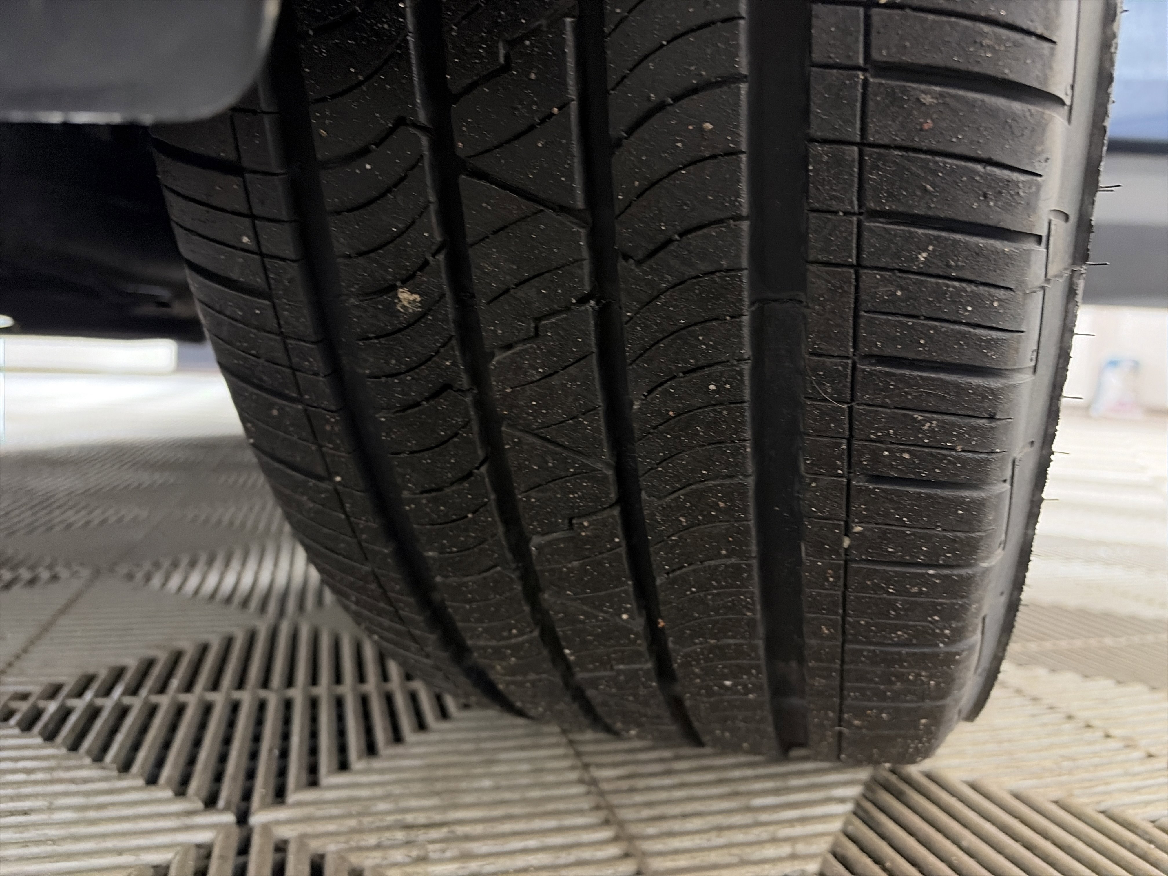 Used 2018 Ford Edge Titanium w/ Equipment Group 301A image 12