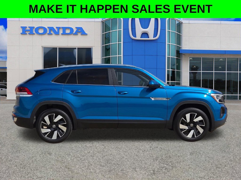 Used 2024 Volkswagen Atlas Cross Sport SE FWD image 2