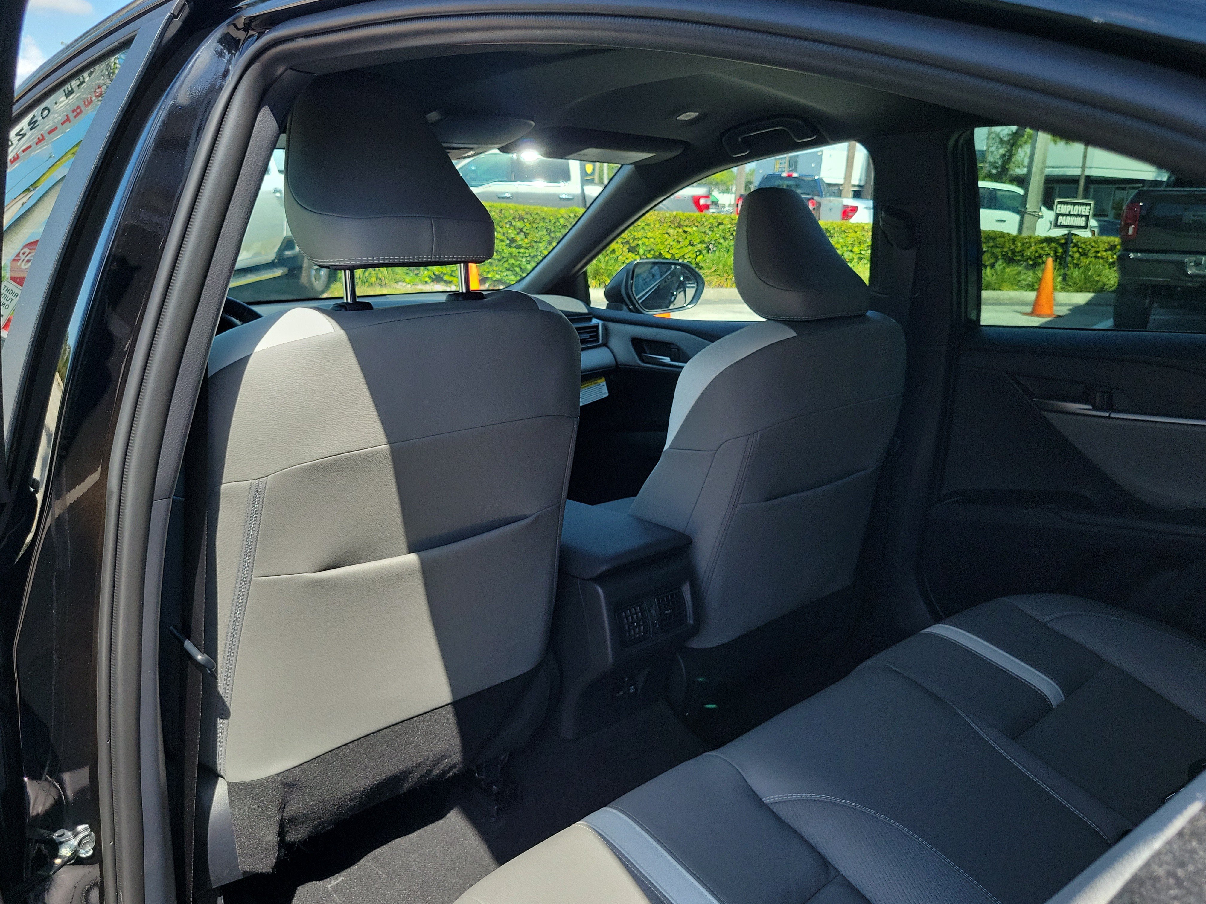 Used 2025 Toyota Camry SE FWD image 13