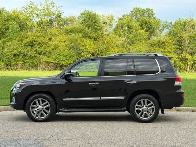 Used 2013 Lexus LX 570 4WD w/ Luxury Pkg image 36