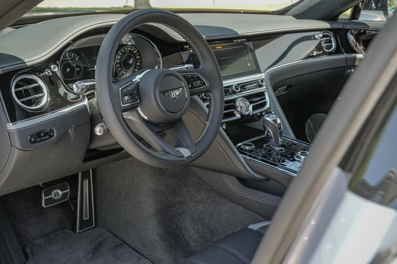 New 2025 Bentley Flying Spur Plug-In Hybrid AWD/4WD image 2