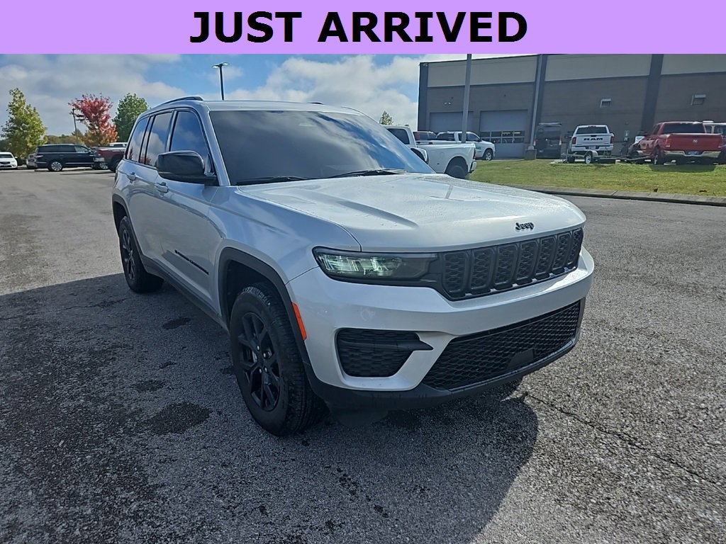 Used 2025 Jeep Grand Cherokee Altitude
