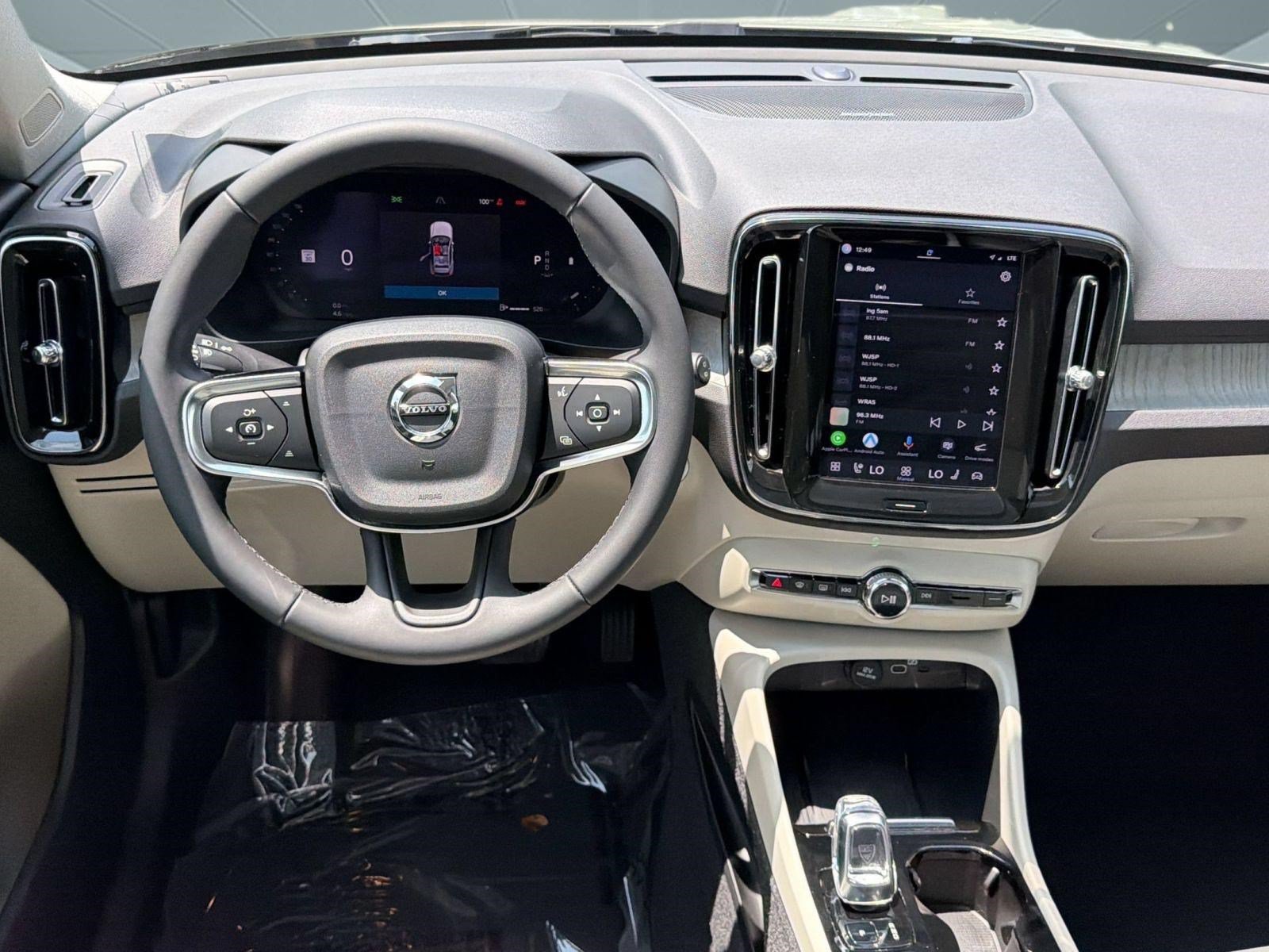 Certified 2023 Volvo XC40 B5 Ultimate w/ Protection Package Premier AWD/4WD image 28