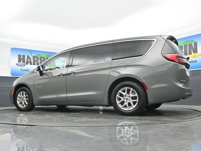 Used 2025 Chrysler Pacifica Select image 22