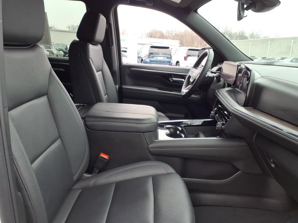 Used 2025 Chevrolet Tahoe LT AWD/4WD image 23