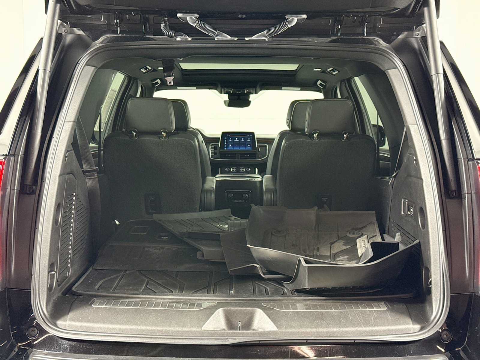 Used 2023 Chevrolet Tahoe Premier w/ Premium Package AWD/4WD image 26