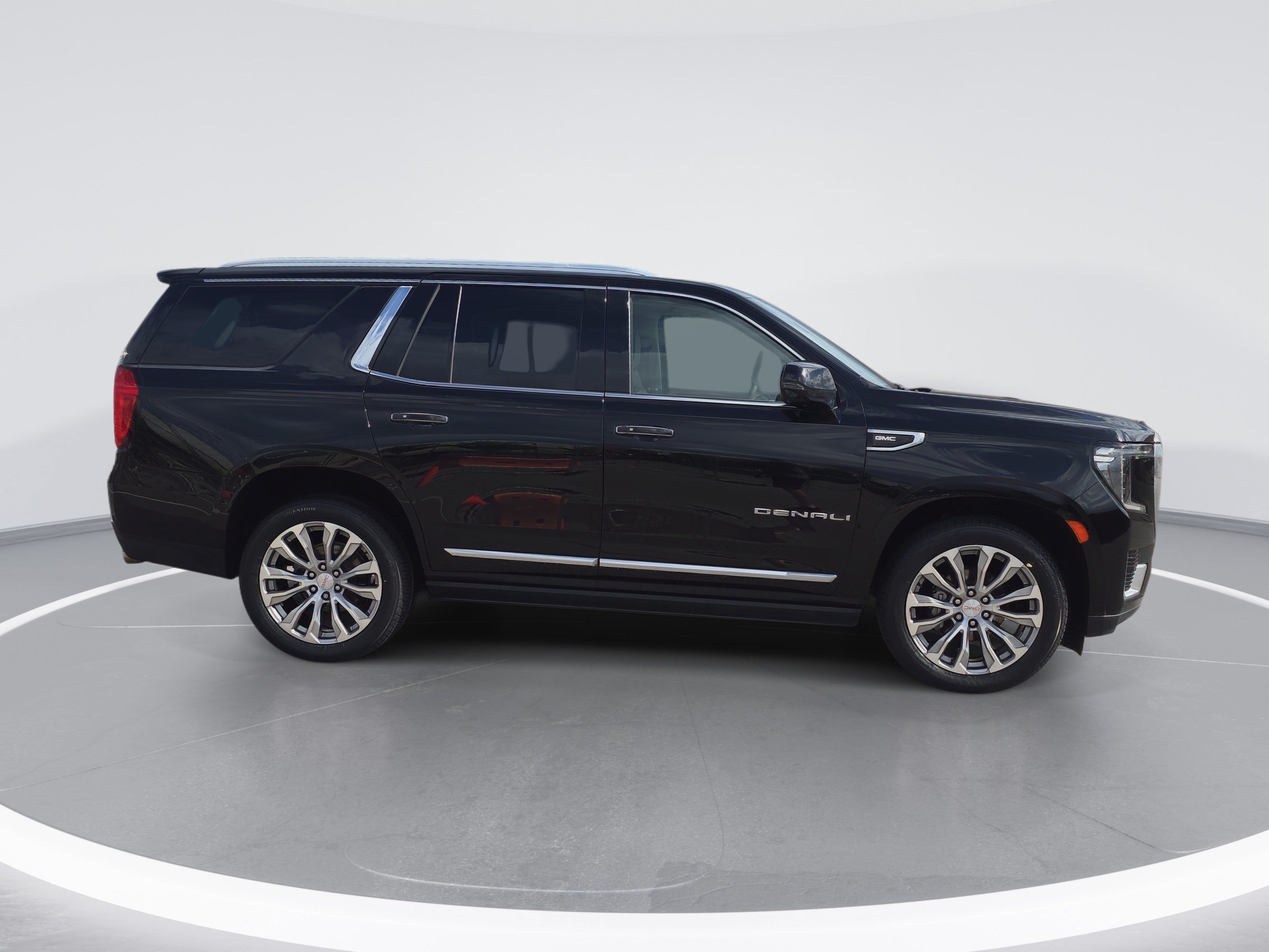 Used 2022 GMC Yukon Denali w/ Denali Premium Package AWD/4WD image 2