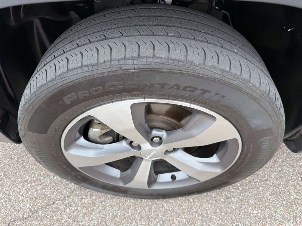 Used 2022 Jeep Cherokee Limited image 10