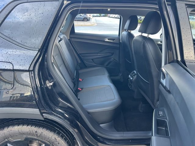 Certified 2025 Volkswagen Taos SE image 31