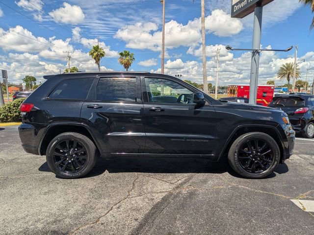 Used 2019 Jeep Grand Cherokee Altitude RWD image 4