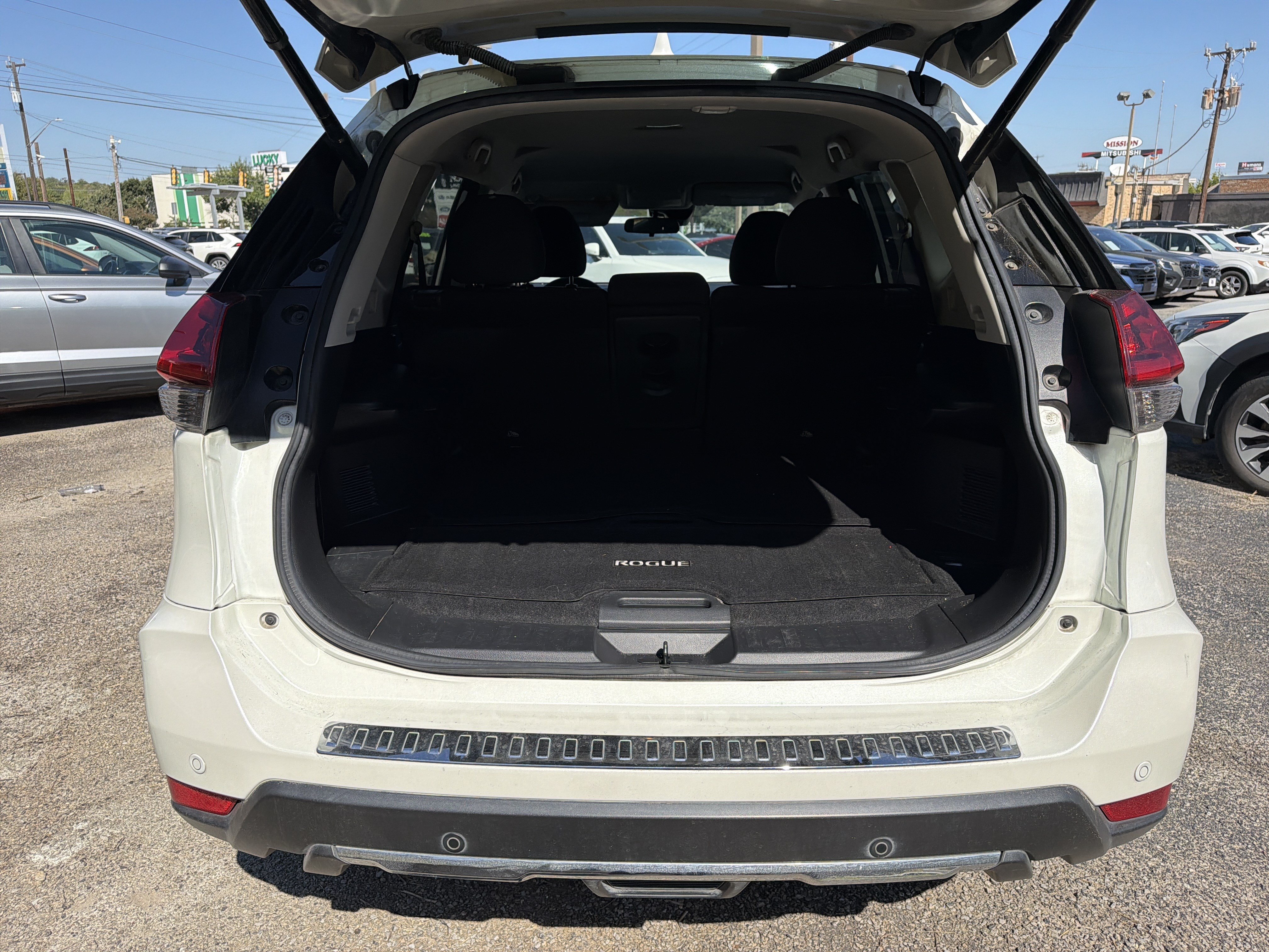 Used 2020 Nissan Rogue SV w/ Premium Package FWD image 27