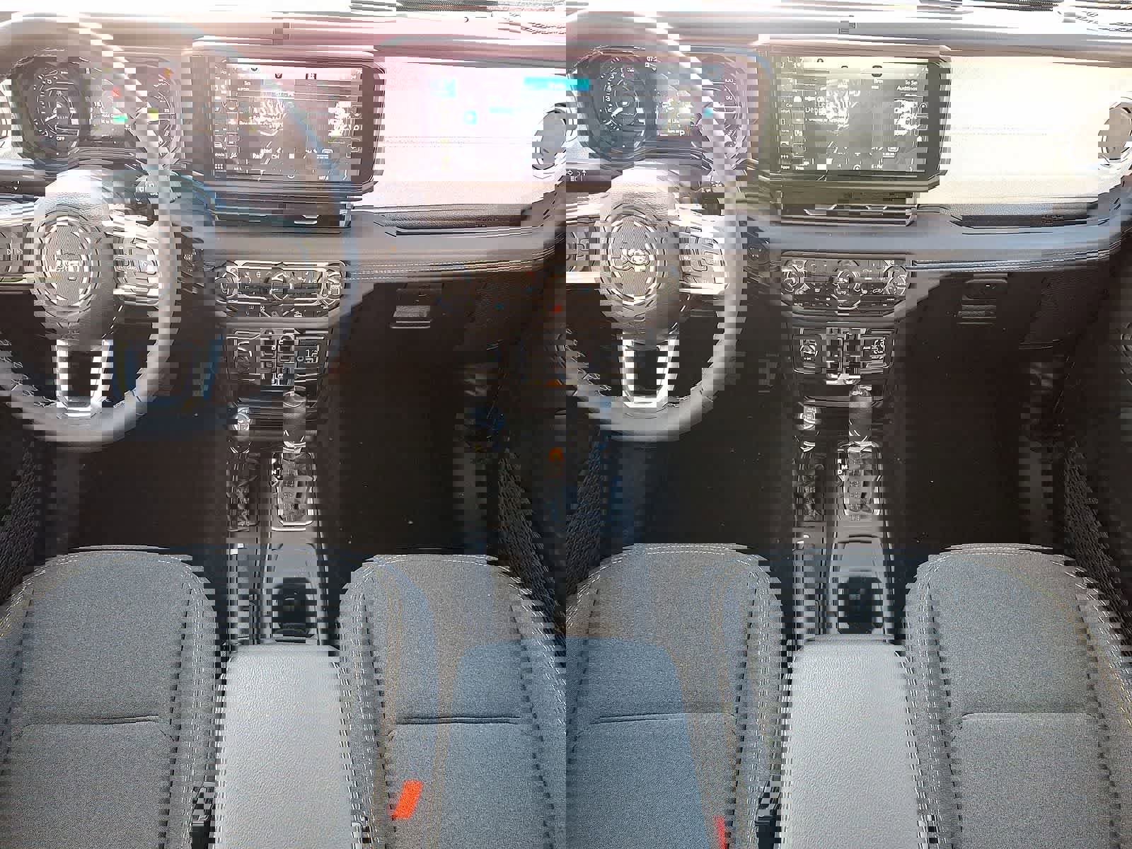 Used 2025 Jeep Wrangler Sahara image 25