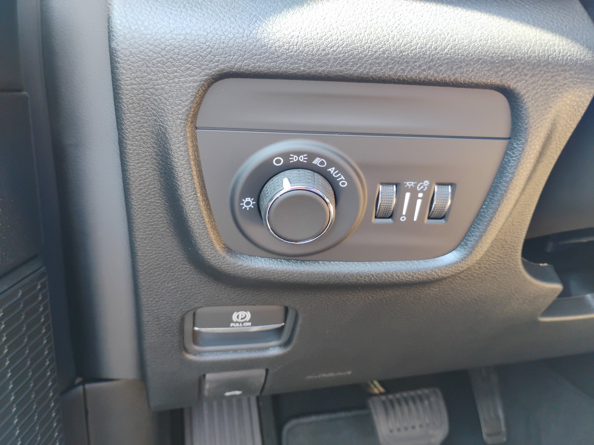 New 2027 Jeep Grand Cherokee Altitude AWD/4WD image 37