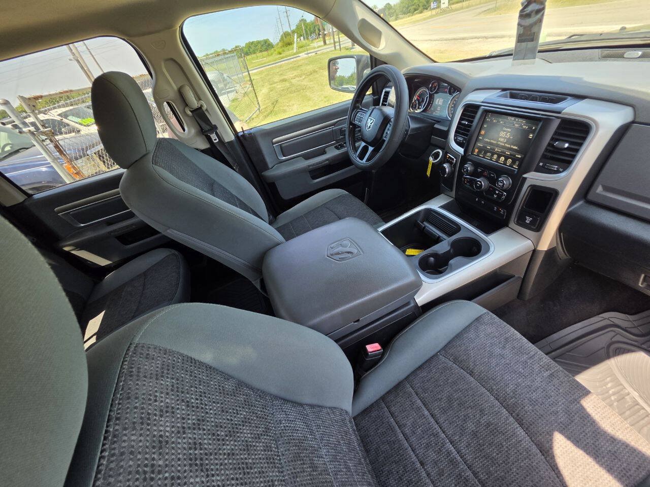 Used 2016 RAM 1500 Lone Star RWD image 4