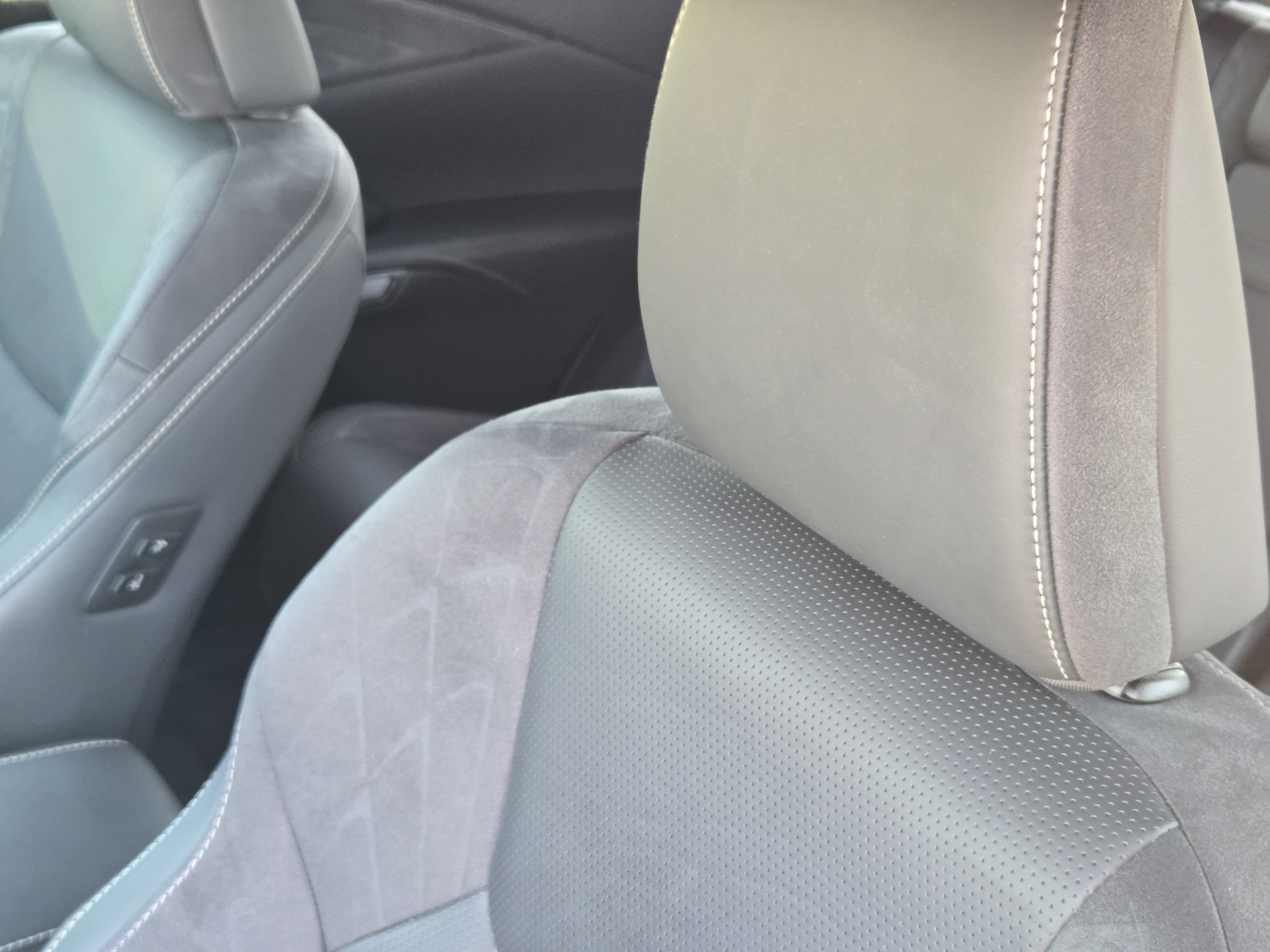 Certified 2025 Lexus RX 450h AWD w/ Convenience Package image 19