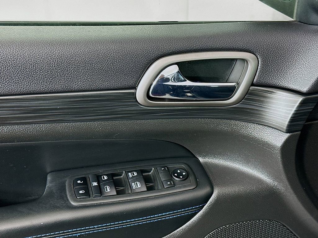 Used 2019 Jeep Grand Cherokee Laredo image 17