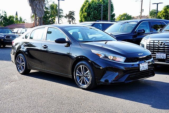 Used 2023 Kia Forte LXS FWD image 2