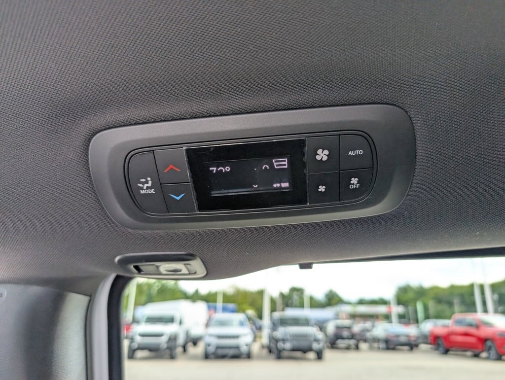 New 2026 Chrysler Pacifica Limited image 39