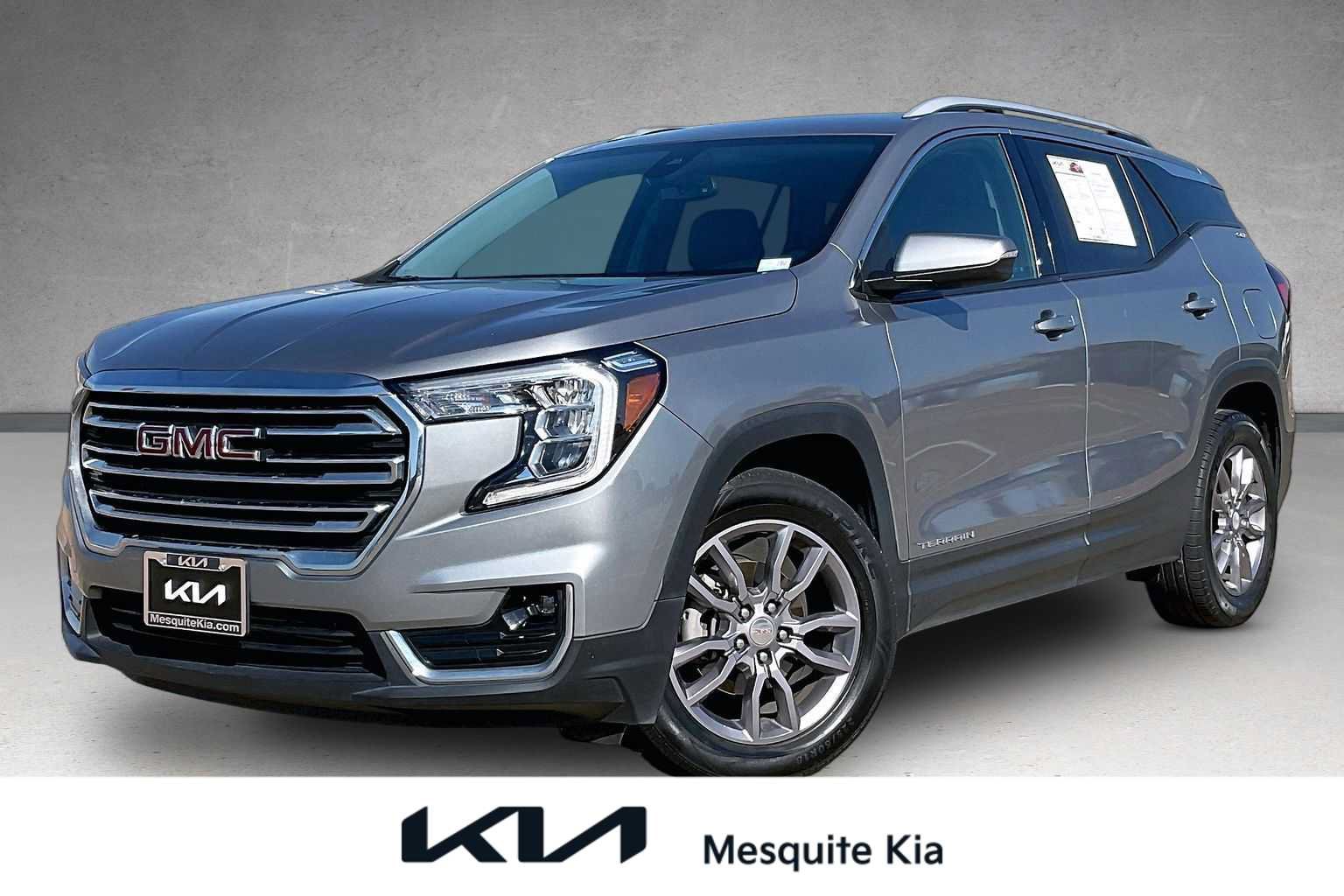Used 2023 GMC Terrain SLT FWD image 1