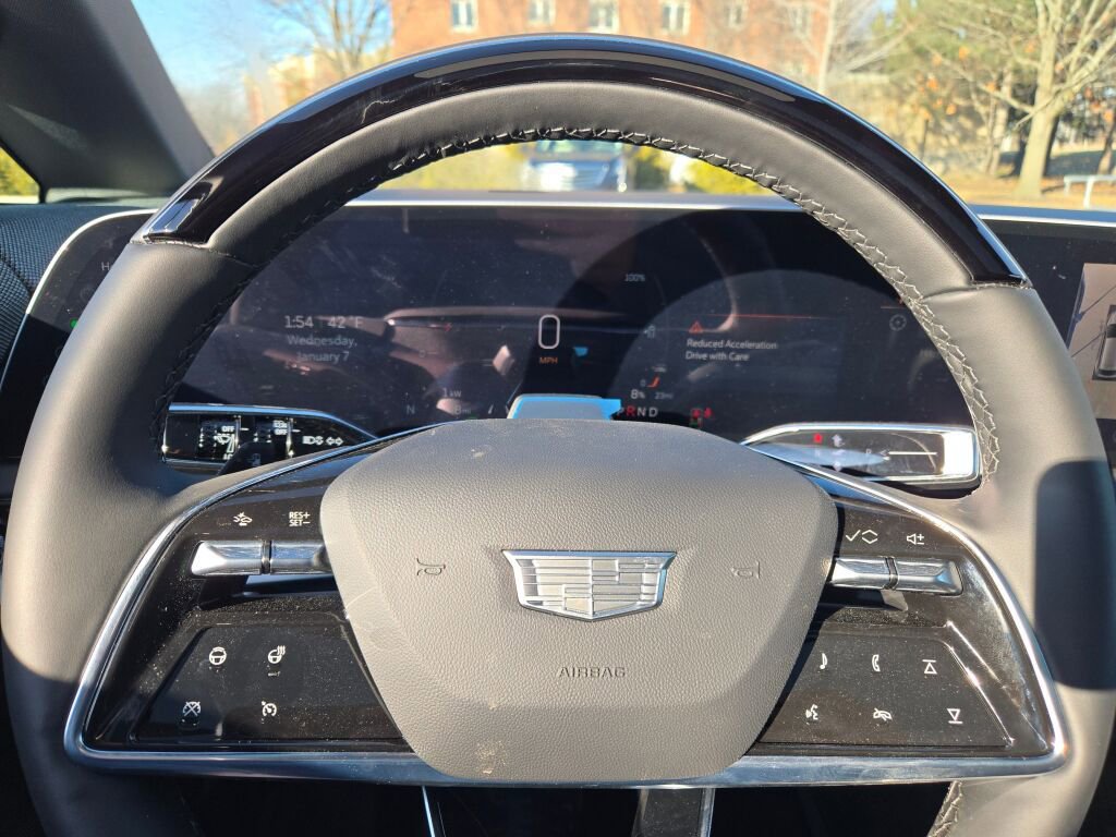 New 2026 Cadillac Optiq Luxury 1 image 31