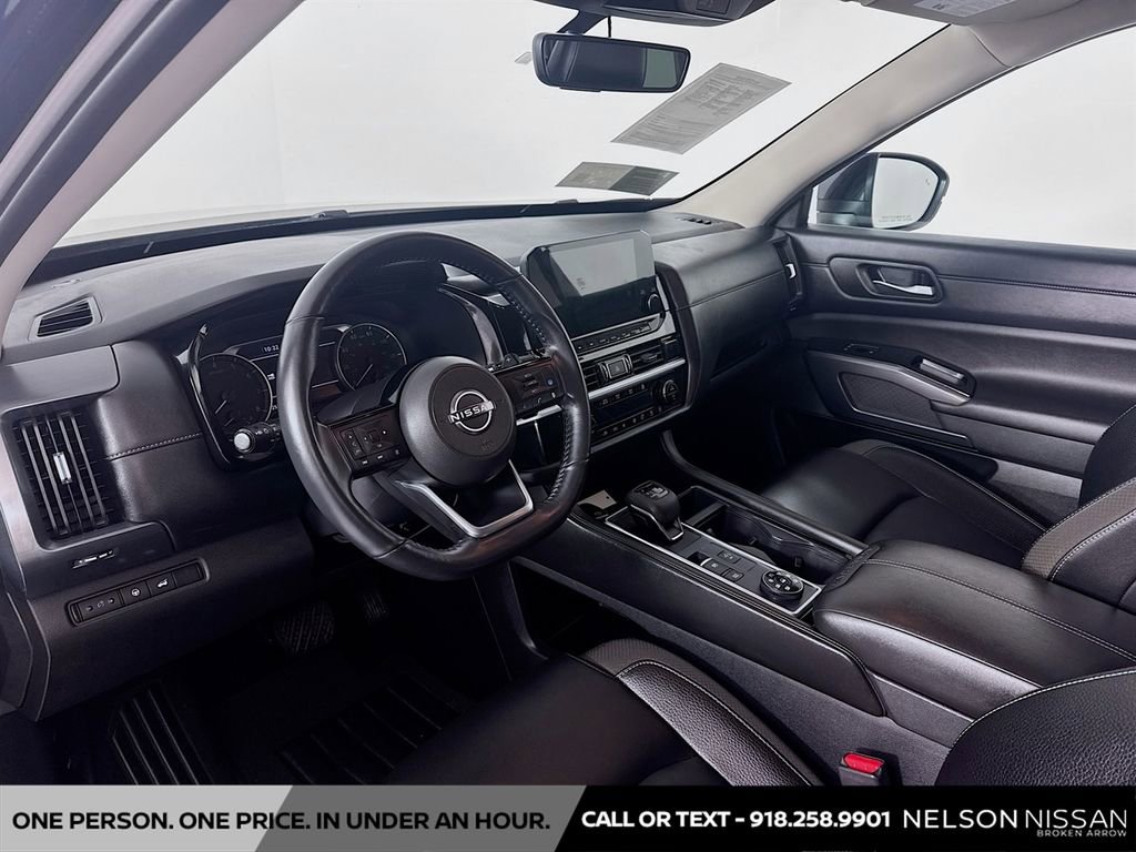 Certified 2025 Nissan Pathfinder SL image 9