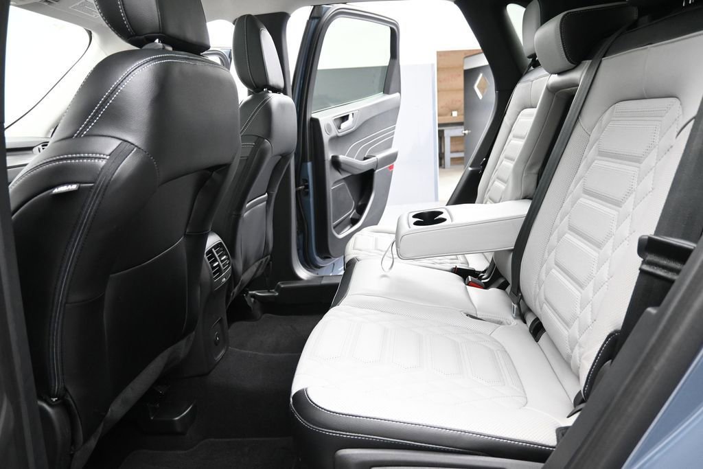 Used 2023 Ford Escape Platinum w/ Premium Technology Package AWD/4WD image 26
