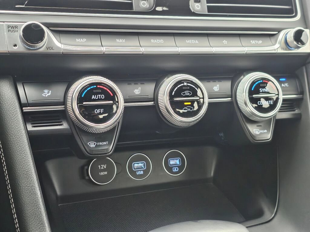 Used 2023 Genesis G70 2.0T image 37