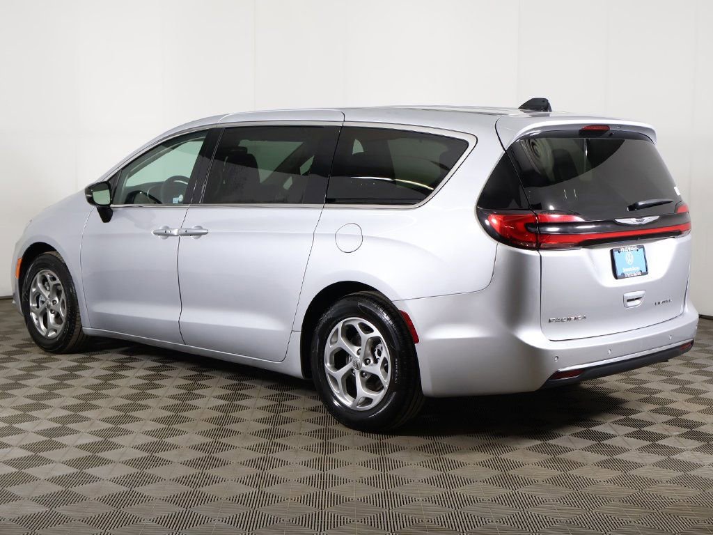 Used 2024 Chrysler Pacifica Limited image 15