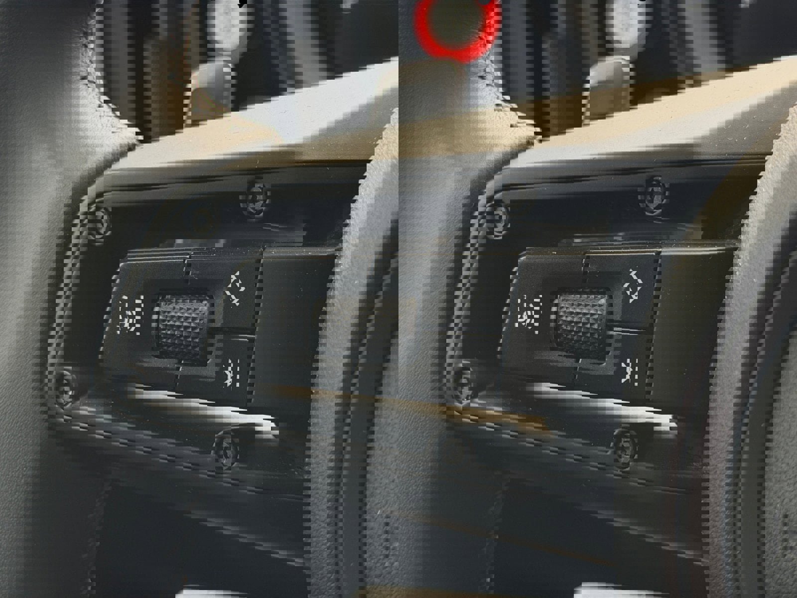 Used 2024 Porsche Cayenne Coupe image 27