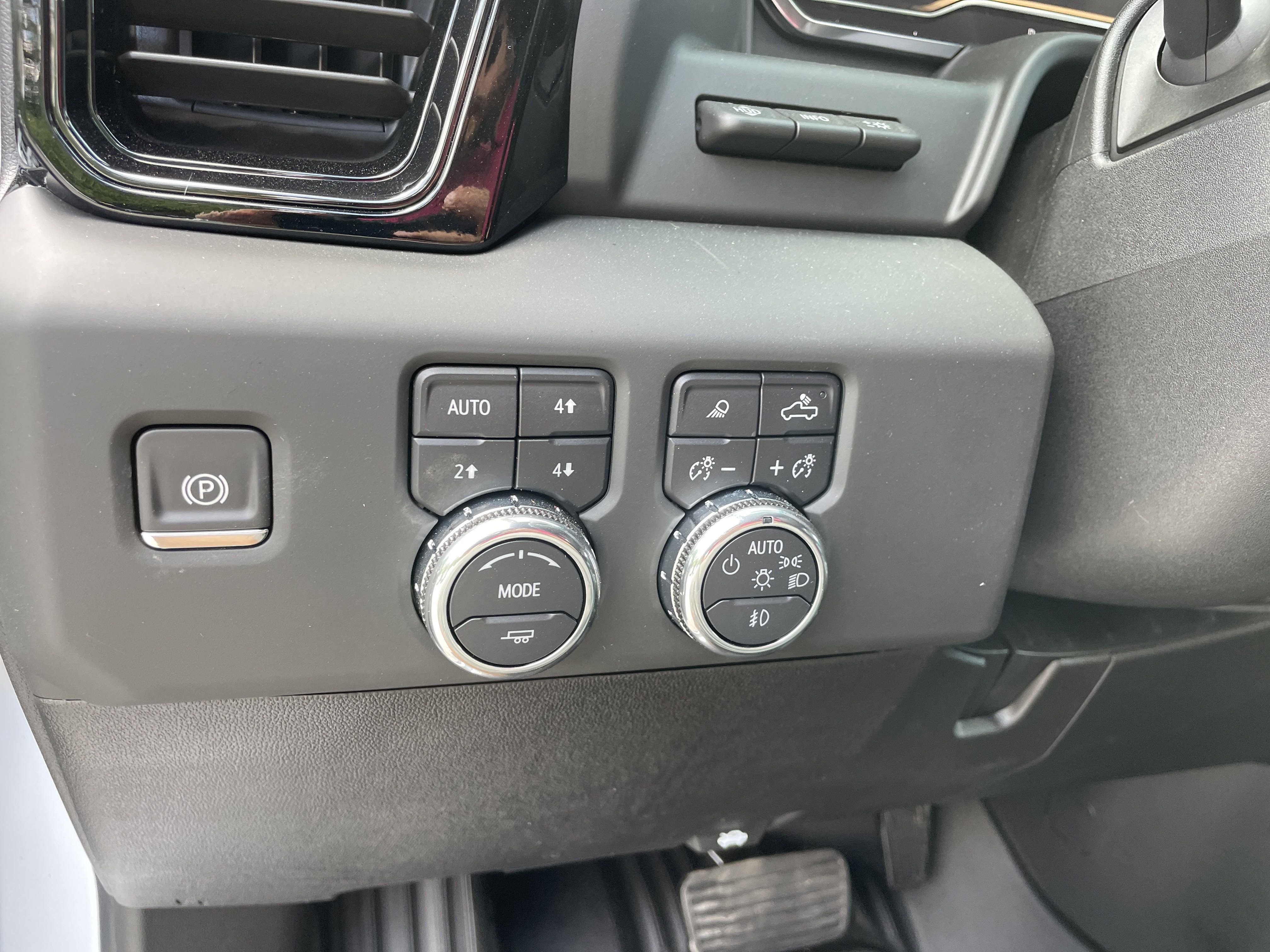 New 2025 GMC Sierra 2500 AT4 w/ AT4 Premium Plus Package image 26