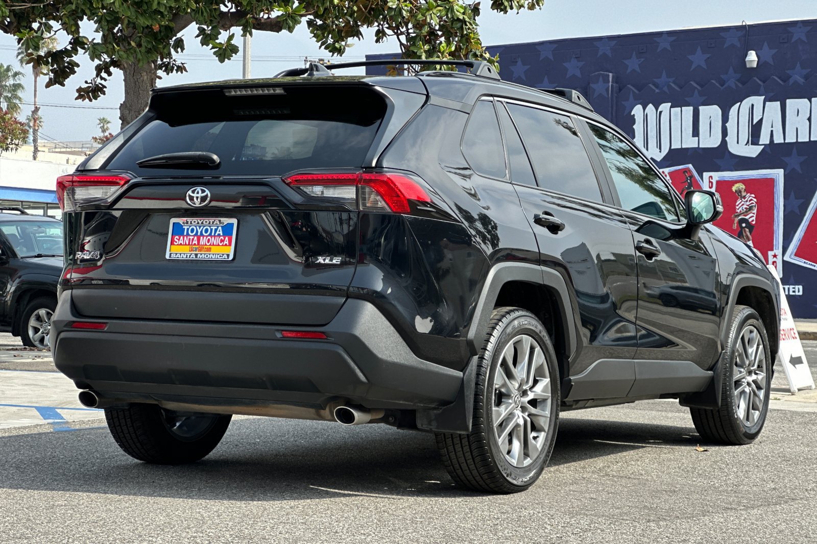 Used 2023 Toyota RAV4 XLE Premium FWD image 4