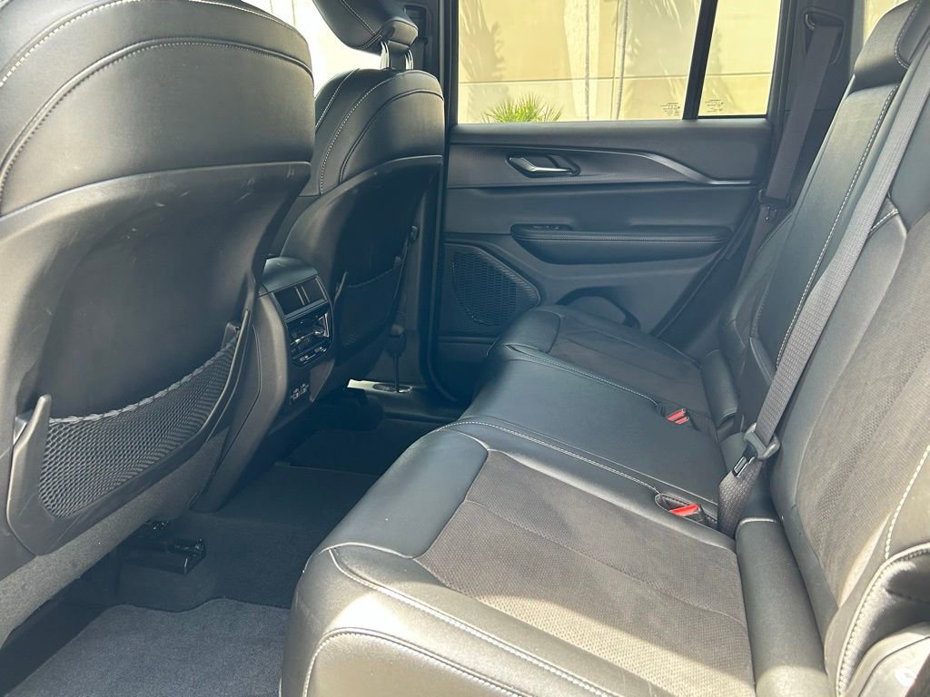 Used 2024 Jeep Grand Cherokee Altitude image 45