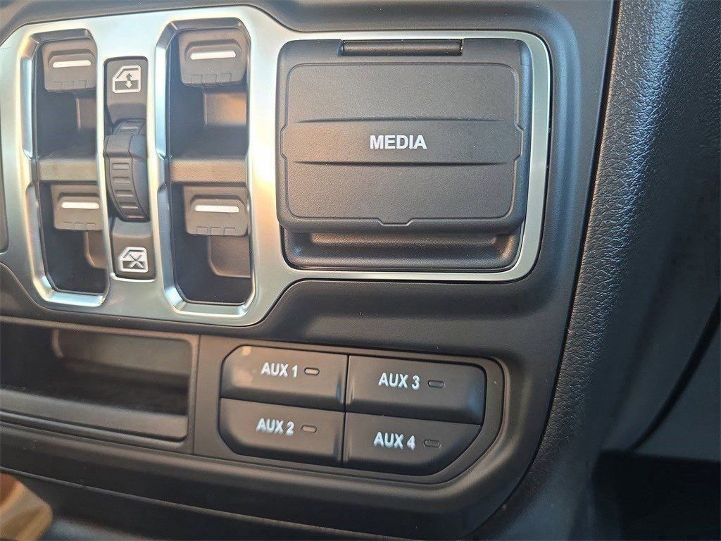 New 2025 Jeep Gladiator Sport w/ Premium Package image 21