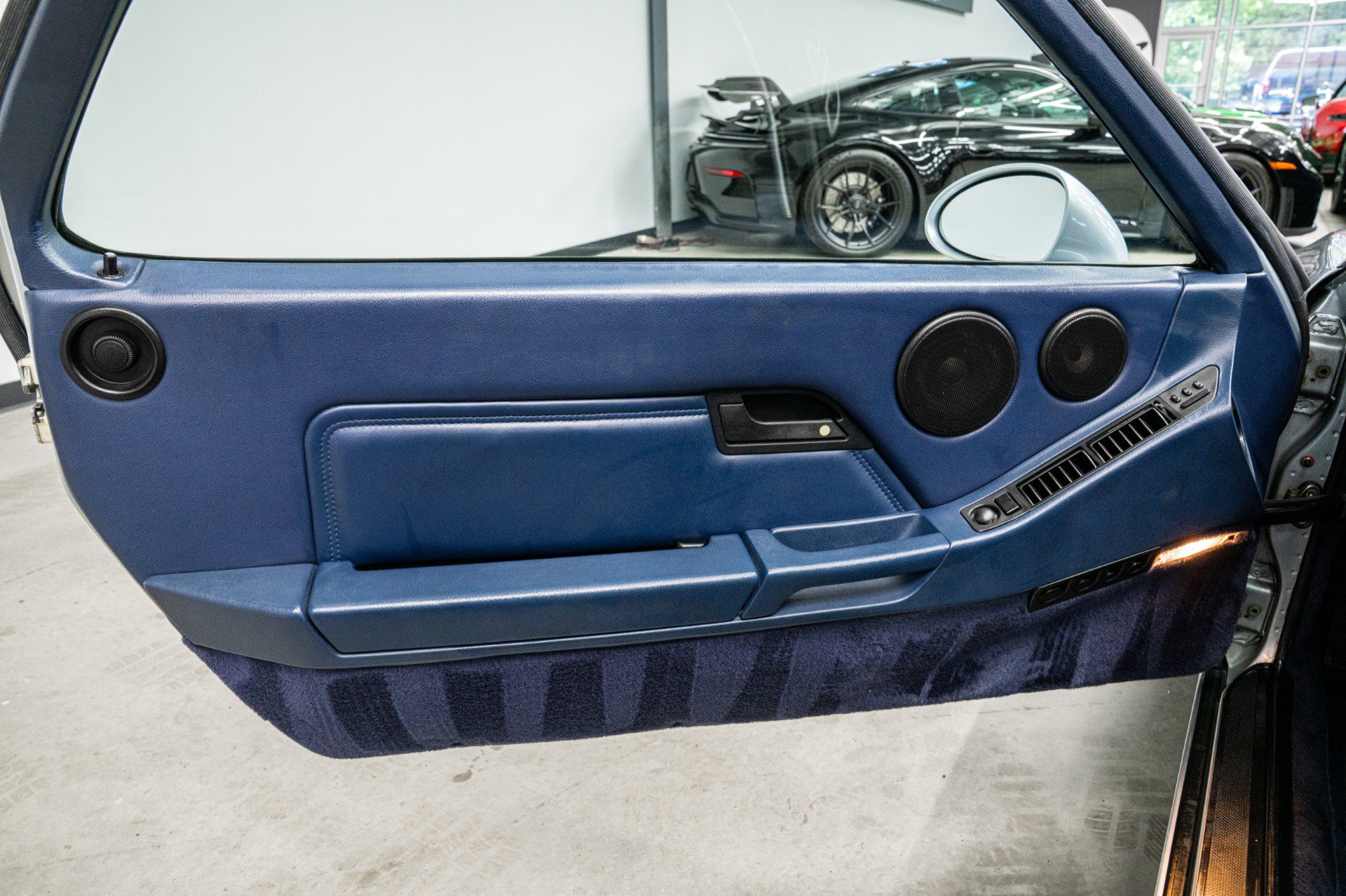 Used 1994 Porsche 928 GTS RWD image 33