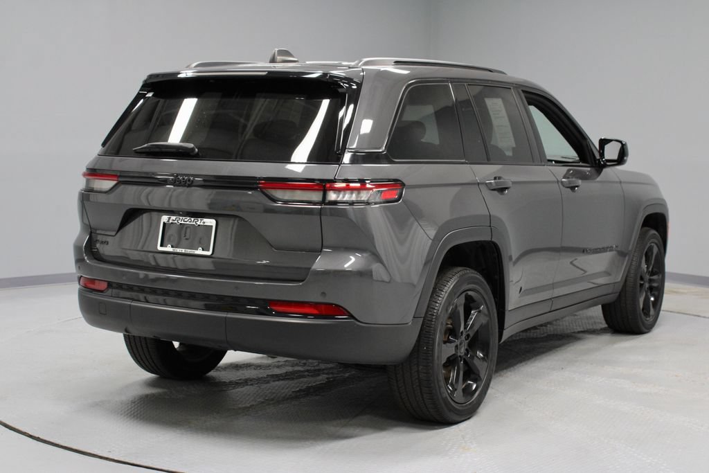 Used 2023 Jeep Grand Cherokee Altitude AWD/4WD image 12