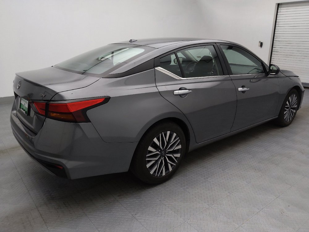 Used 2024 Nissan Altima 2.5 SV image 10