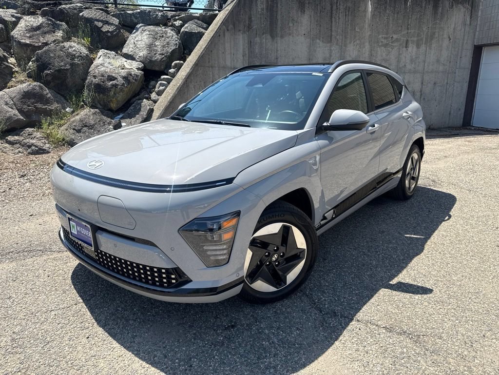 Certified 2024 Hyundai Kona Limited FWD image 2