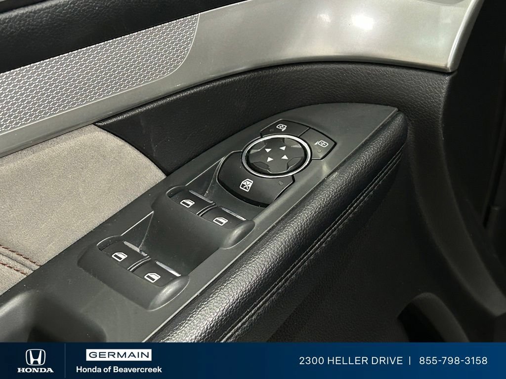 Used 2017 Ford Explorer XLT w/ Equipment Group 202A AWD/4WD image 18
