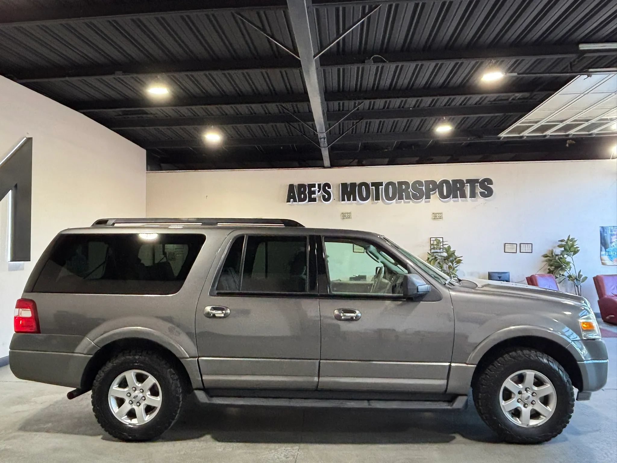 Used 2010 Ford Expedition EL XLT AWD/4WD image 8