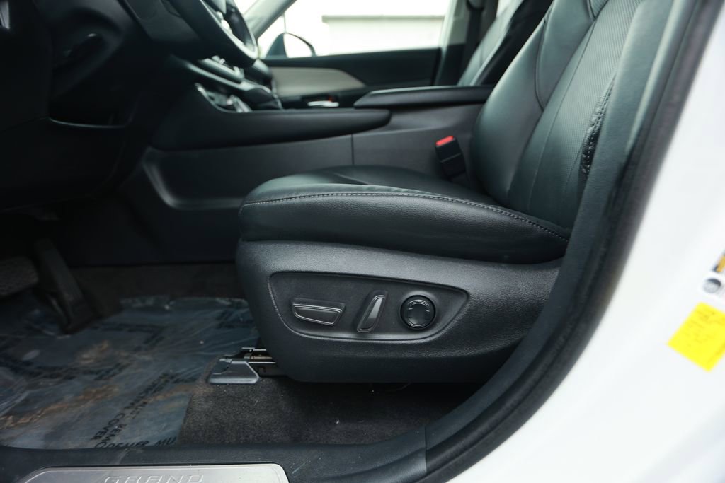 Used 2024 Toyota Grand Highlander FWD image 18